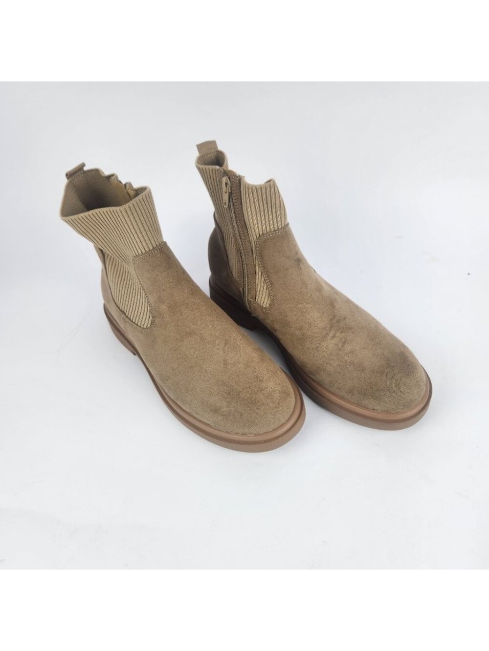 No Boundaries Women's Size 11 Chelsea Beige Brown Boots Lug Sole Side Zip NWT